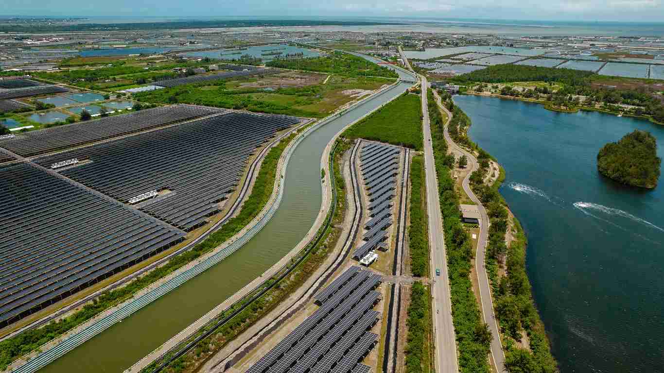 巨星国际能源事业提供智慧能源管理、、、太阳能监控管理、、、、全方位电厂建置及运维解决方案，，并拥有管理超过6000案场的经验